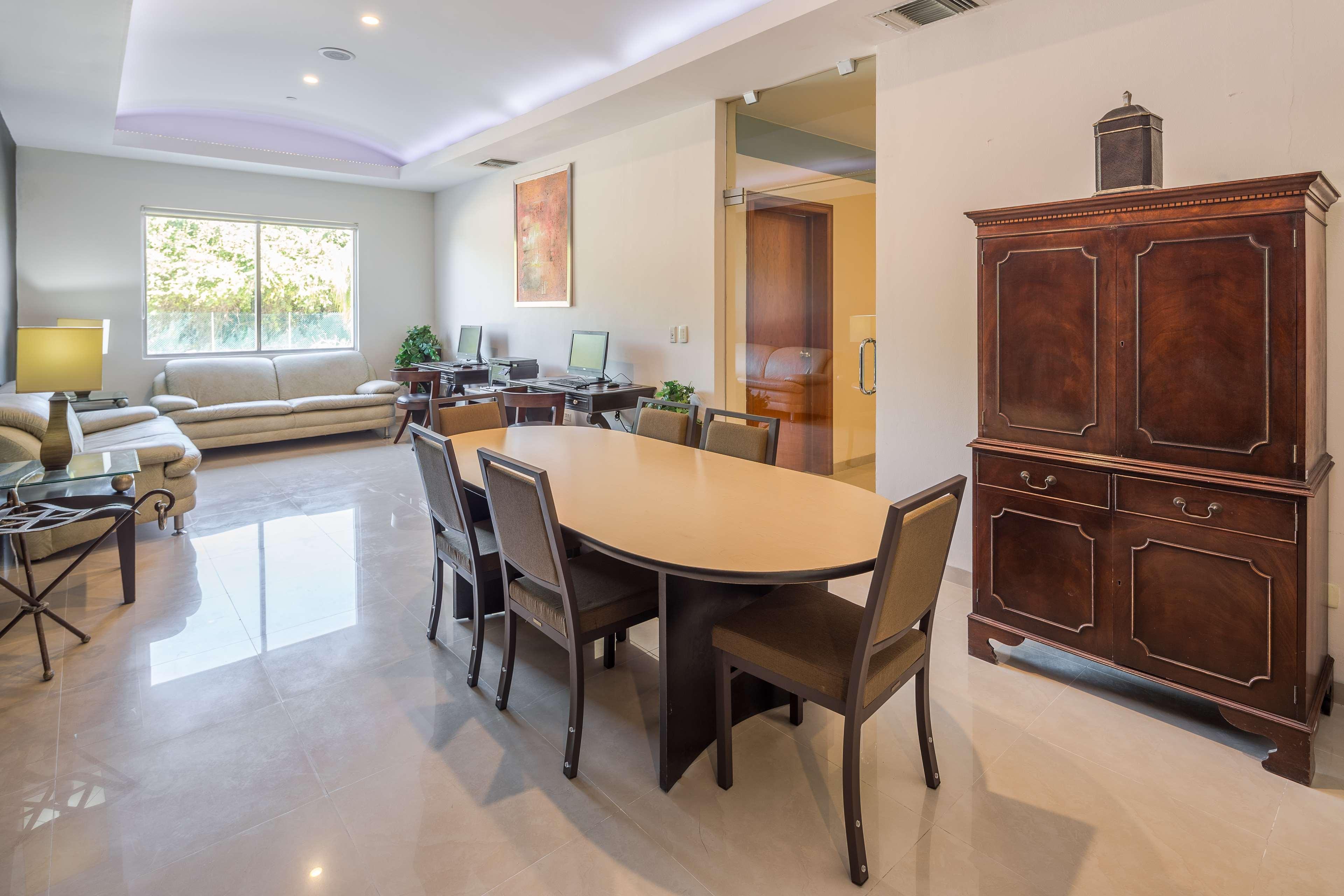 Hotel Wyndham Garden Playa Del Carmen Exterior foto A dining room