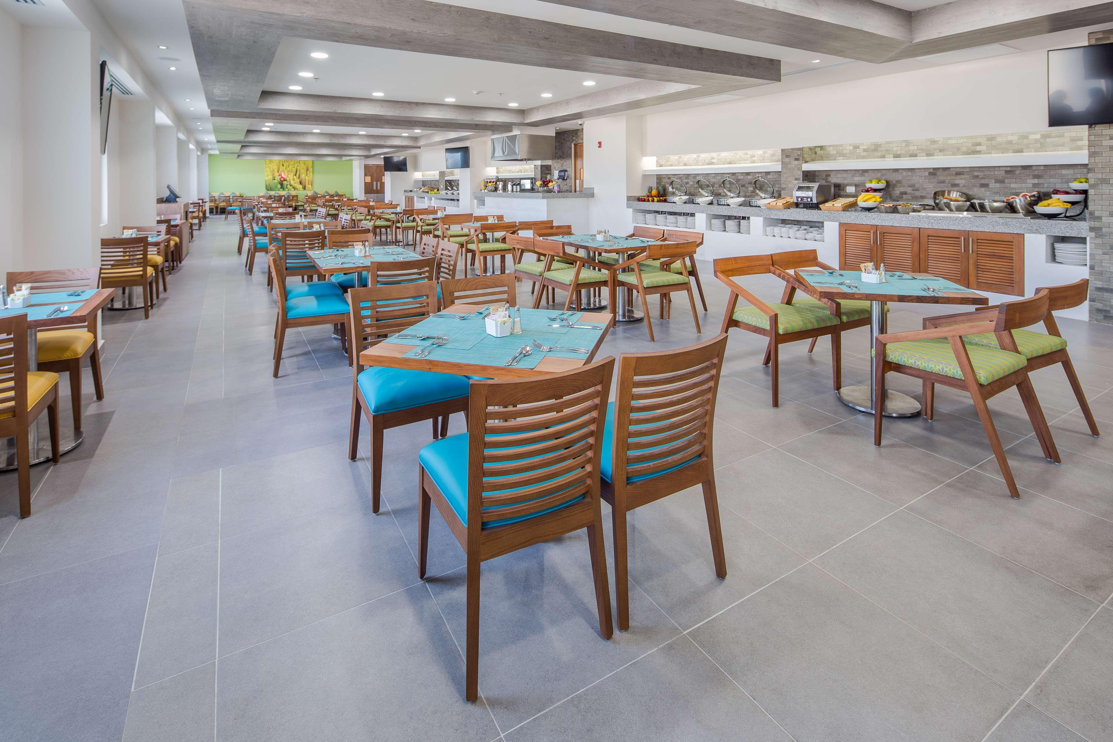 Hotel Wyndham Garden Playa Del Carmen Exterior foto The restaurant