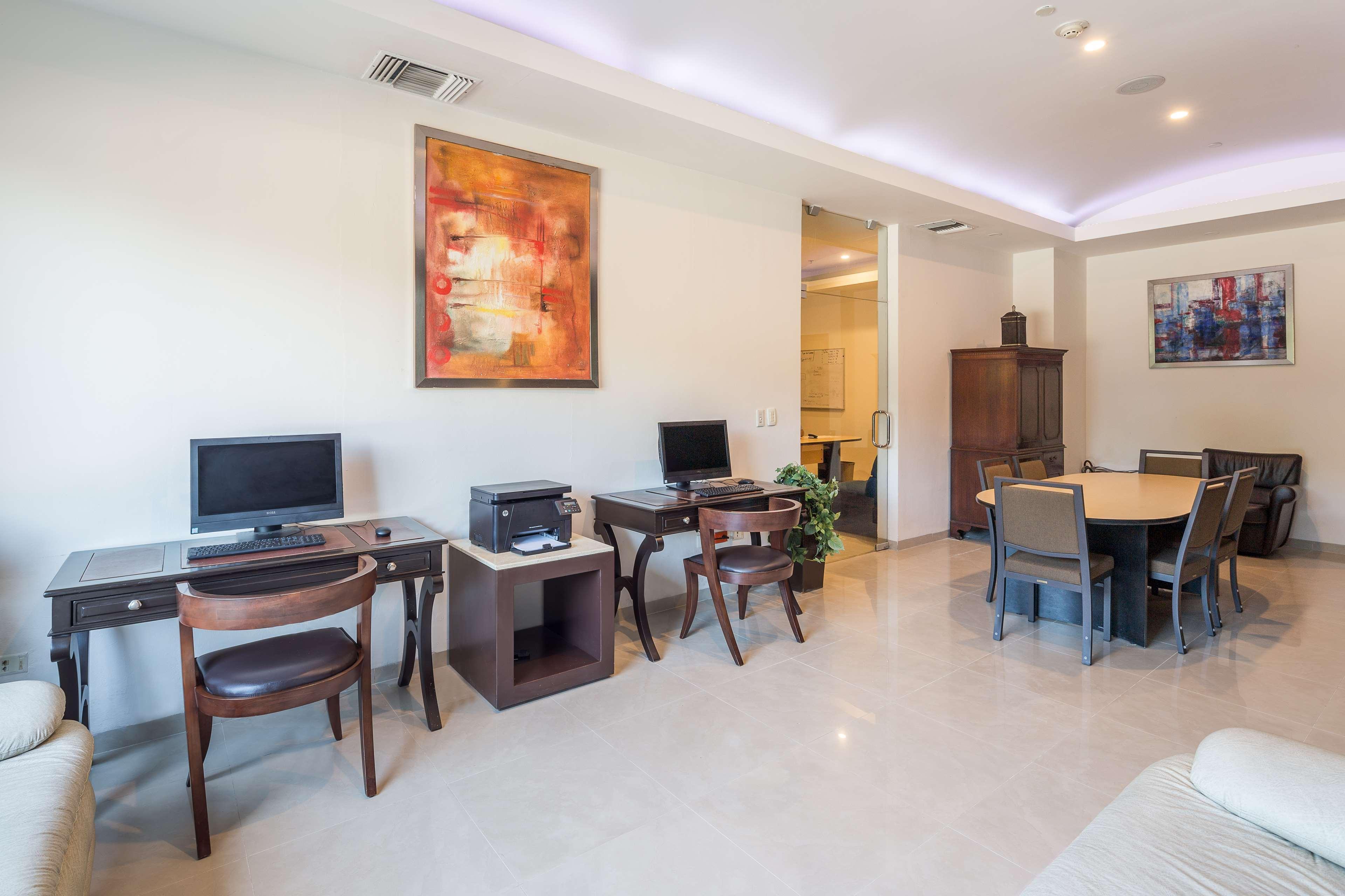 Hotel Wyndham Garden Playa Del Carmen Exterior foto Business Center