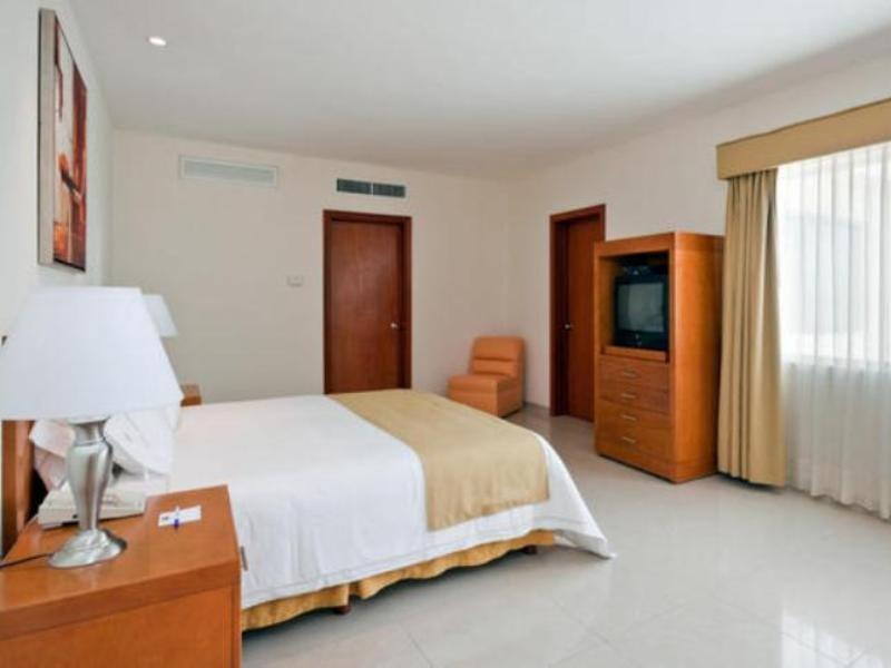 Hotel Wyndham Garden Playa Del Carmen Exterior foto A bedroom at the hotel