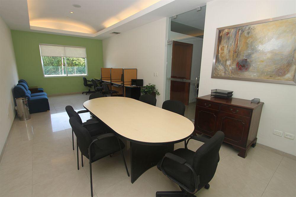Hotel Wyndham Garden Playa Del Carmen Exterior foto The interior of the office of the Mayor of San Juan